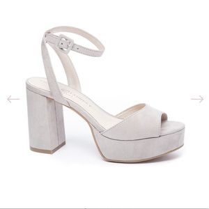 Chinese Laundry Platform Heels. Size 7 USA. Colour: nude.